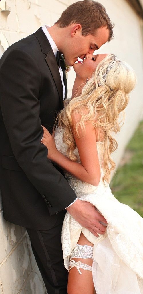 21 Wedding Photos Too Sexy Not To Have