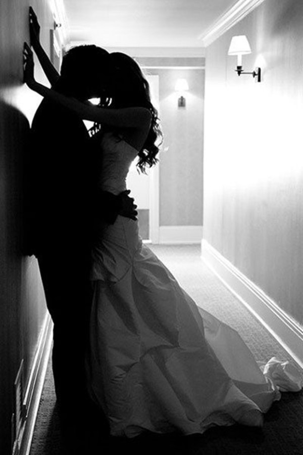 such a cute wedding photo Unique Wedding Photos Creative Wedding Pictures
