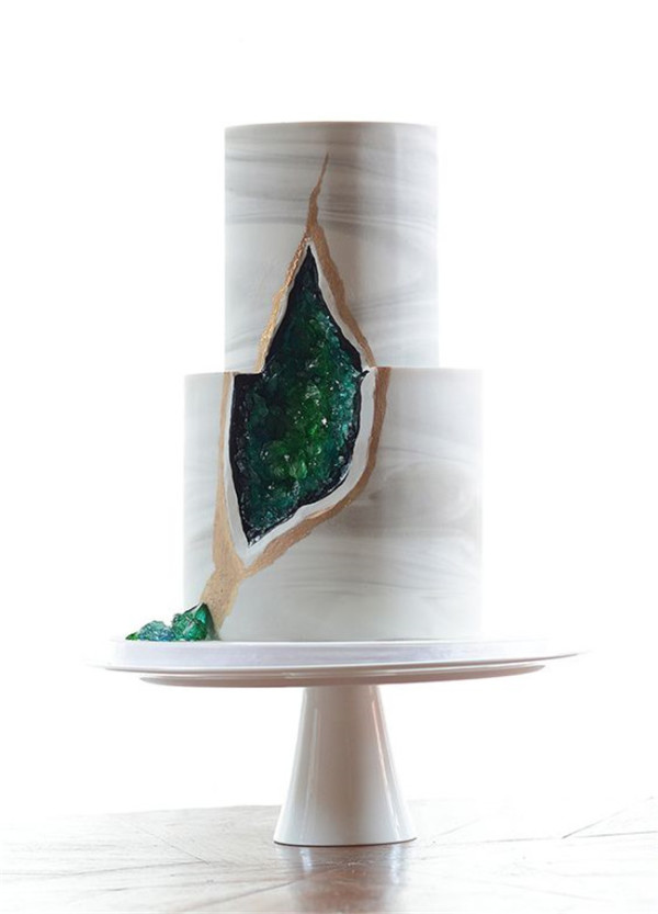 Sugar geodes and quartz green and gold tiered wedding cake