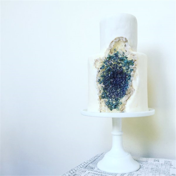 beautiful geode wedding cakes pictures