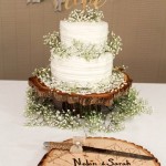 rustic fall wedding cakes with baby's breath