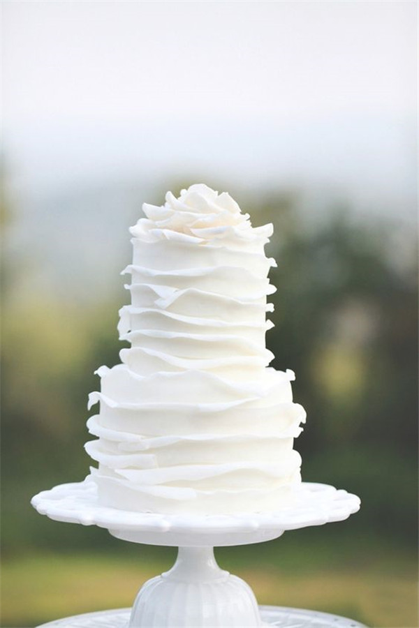 40+ Elegant and Simple White Wedding Cakes Ideas - WeddingInclude