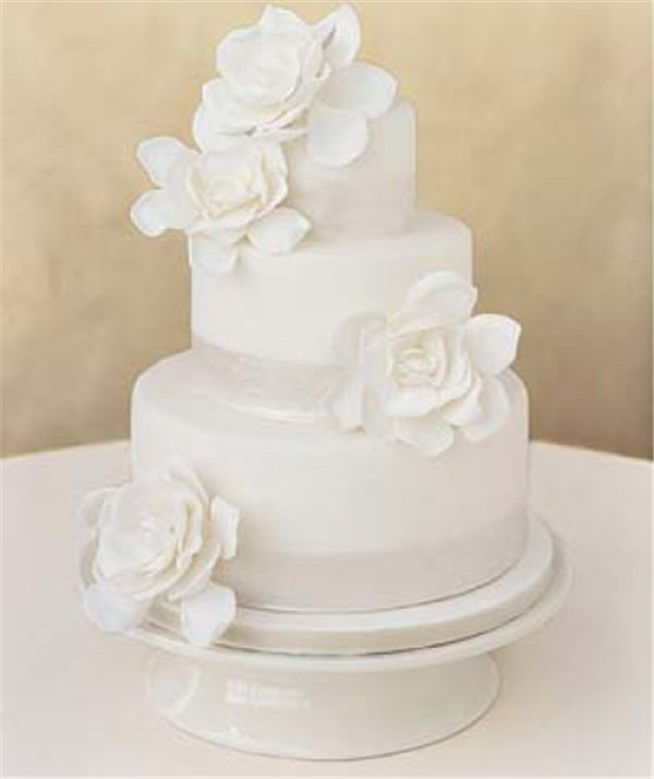 simple white wedding cakes with roses e1325978858862