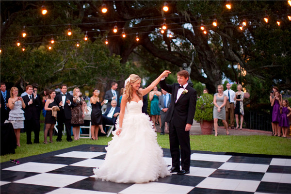 backyard wedding ideas 32