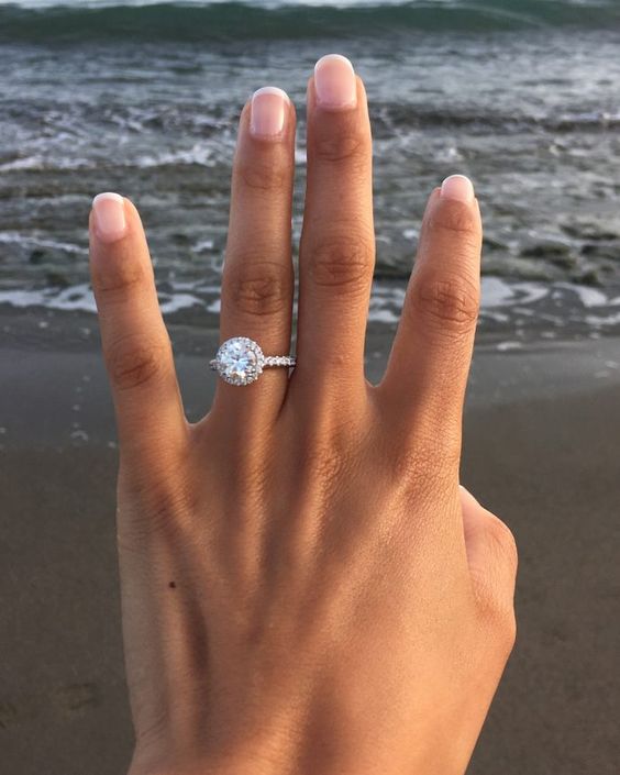 Round halo engagement ring