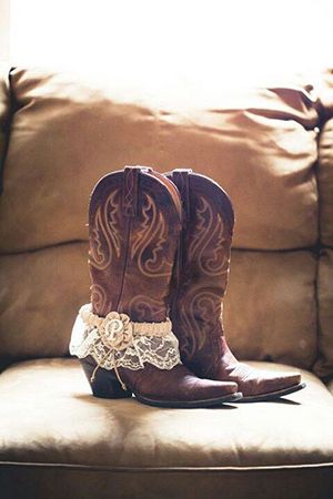 country rustic wedding shoes ideas with lace and burlap