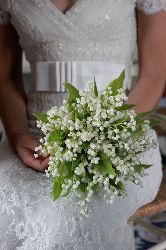 white and greenery bridal bouquet