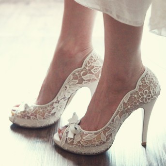 I love lace Wedding shoes LELObridal