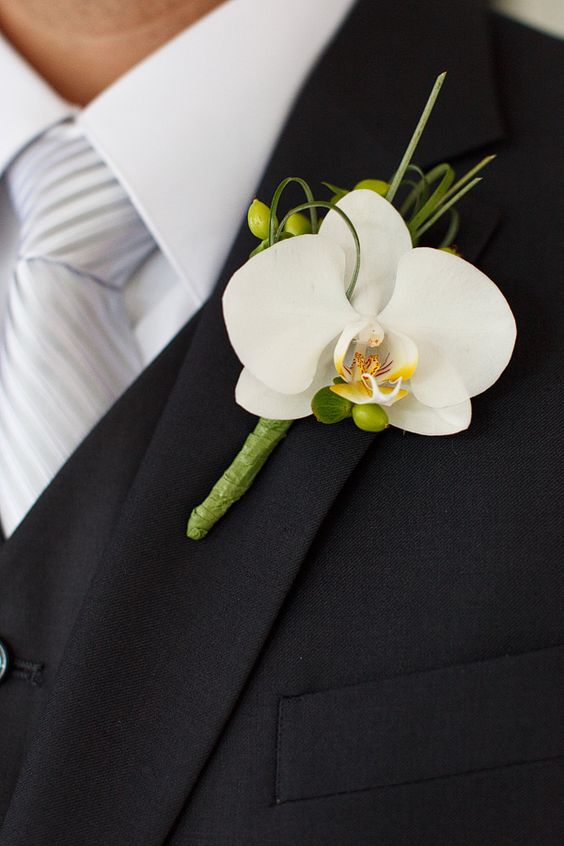 blue and white wedding - boutonniere