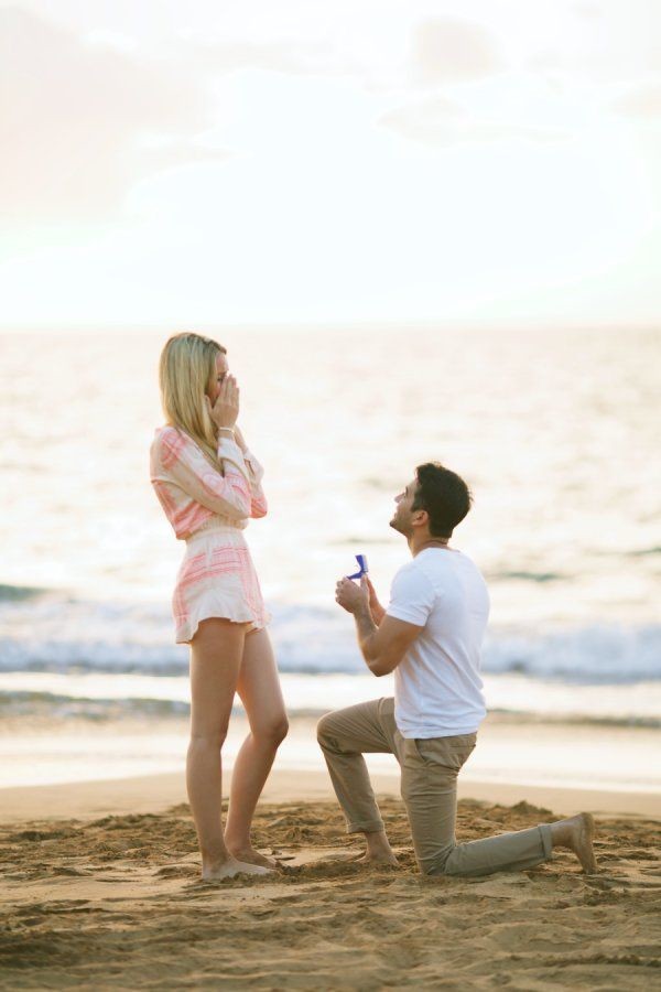 This beach proposal is absolutely perfect.