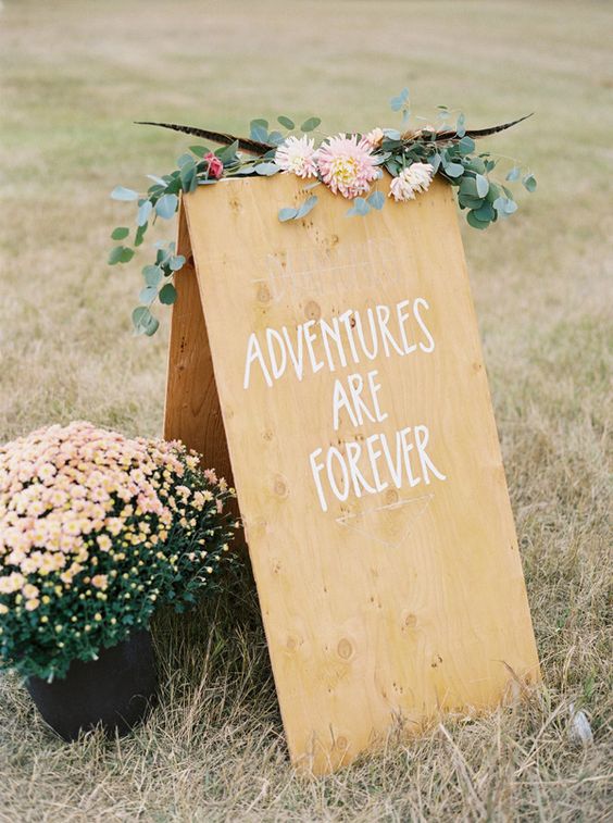 Boho wedding signs - photo by Jeremiah and Rache Photography