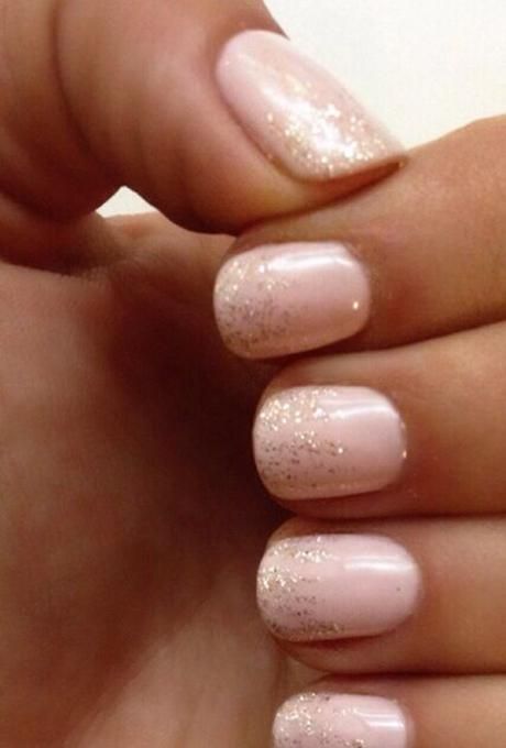 A sparkly pink and gold bridal manicure for spring or summer