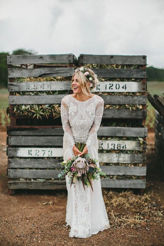 Rustic Protea Bouquet Ideas With Lace Dress