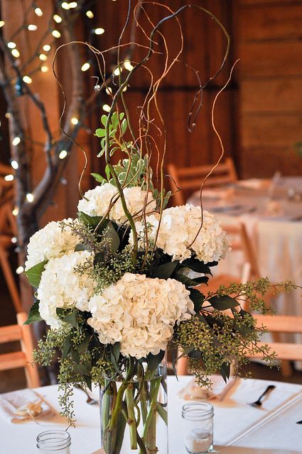 21 Simple Yet Rustic DIY Hydrangea Wedding Centerpieces ...