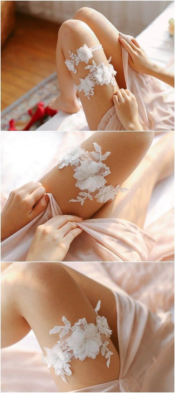 White lace garter set