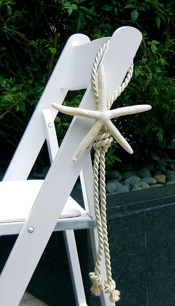 Beach wedding idea! Love the rope and nautical knot