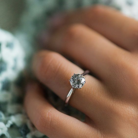 simple solitarie engagement ring