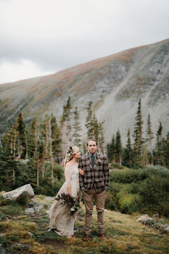 A gorgeous styled elopement shoot in the wilderness of Colorado