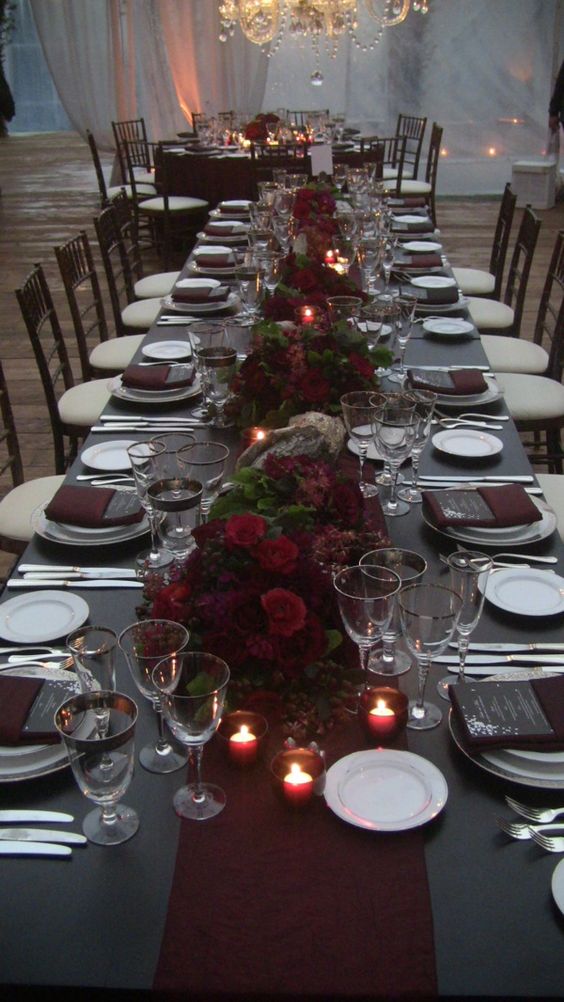 burgundy and dark grey winter wedding table decoration