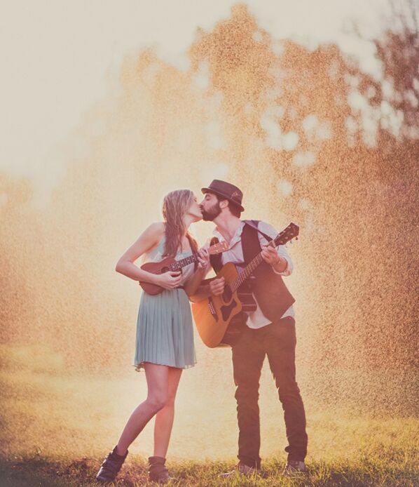 heart-melting wedding photo in a rain
