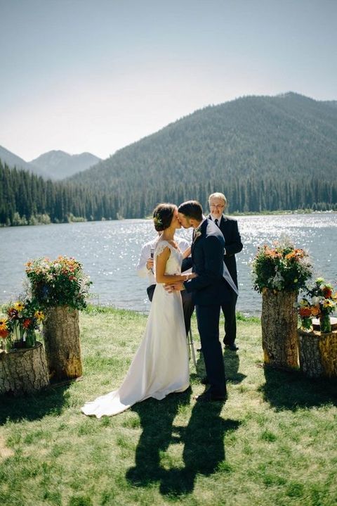 stylish and relaxed lake elopement for autumn wedding