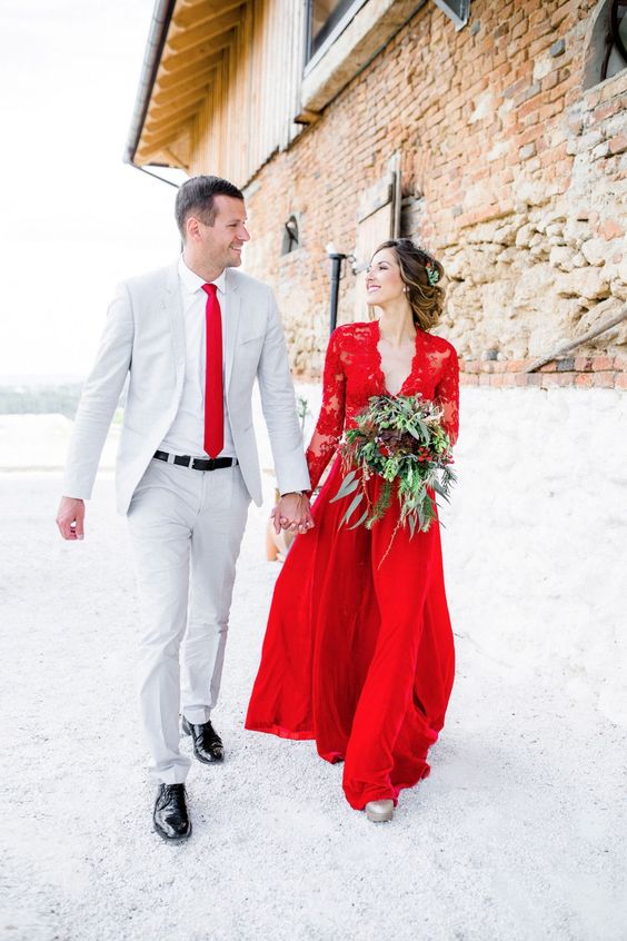 Eye-catching Red Winter Wedding Ideas You Will Never Regret Having! 013