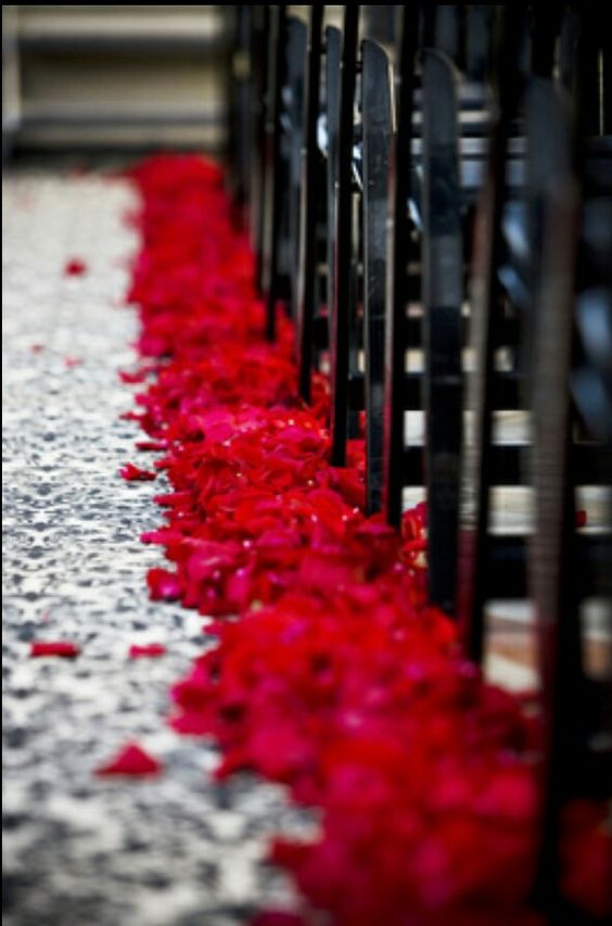 Eye-catching Red Winter Wedding Ideas You Will Never Regret Having! 022