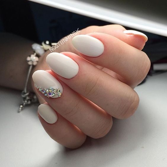 Our 20 Favorite Wedding Nail Art Designs