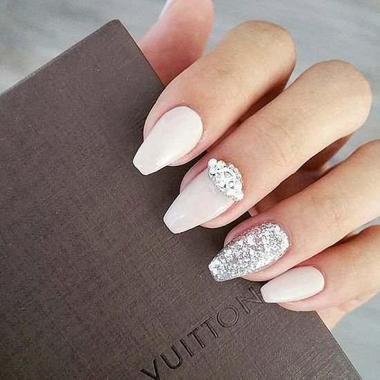 Our 20 Favorite Wedding Nail Art Designs Our 20 Favorite Wedding Nail Art Designs