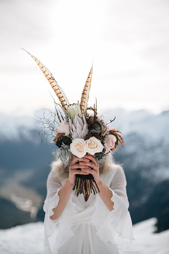 18 Unique Rustic Feather Wedding Bouquet Ideas