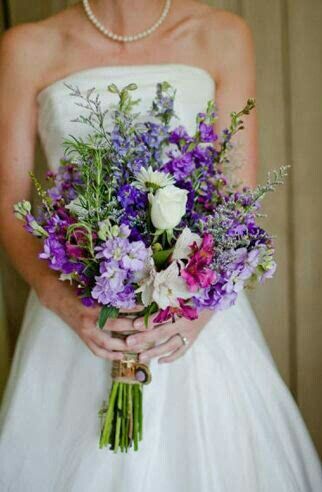 20 Ultra Violet Wedding Bouquet Ideas