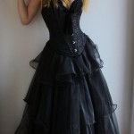 18 Non-traditional Black Gothic Wedding Dresses to Love-004