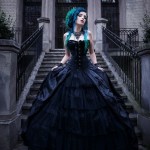 18 Non-traditional Black Gothic Wedding Dresses to Love-005