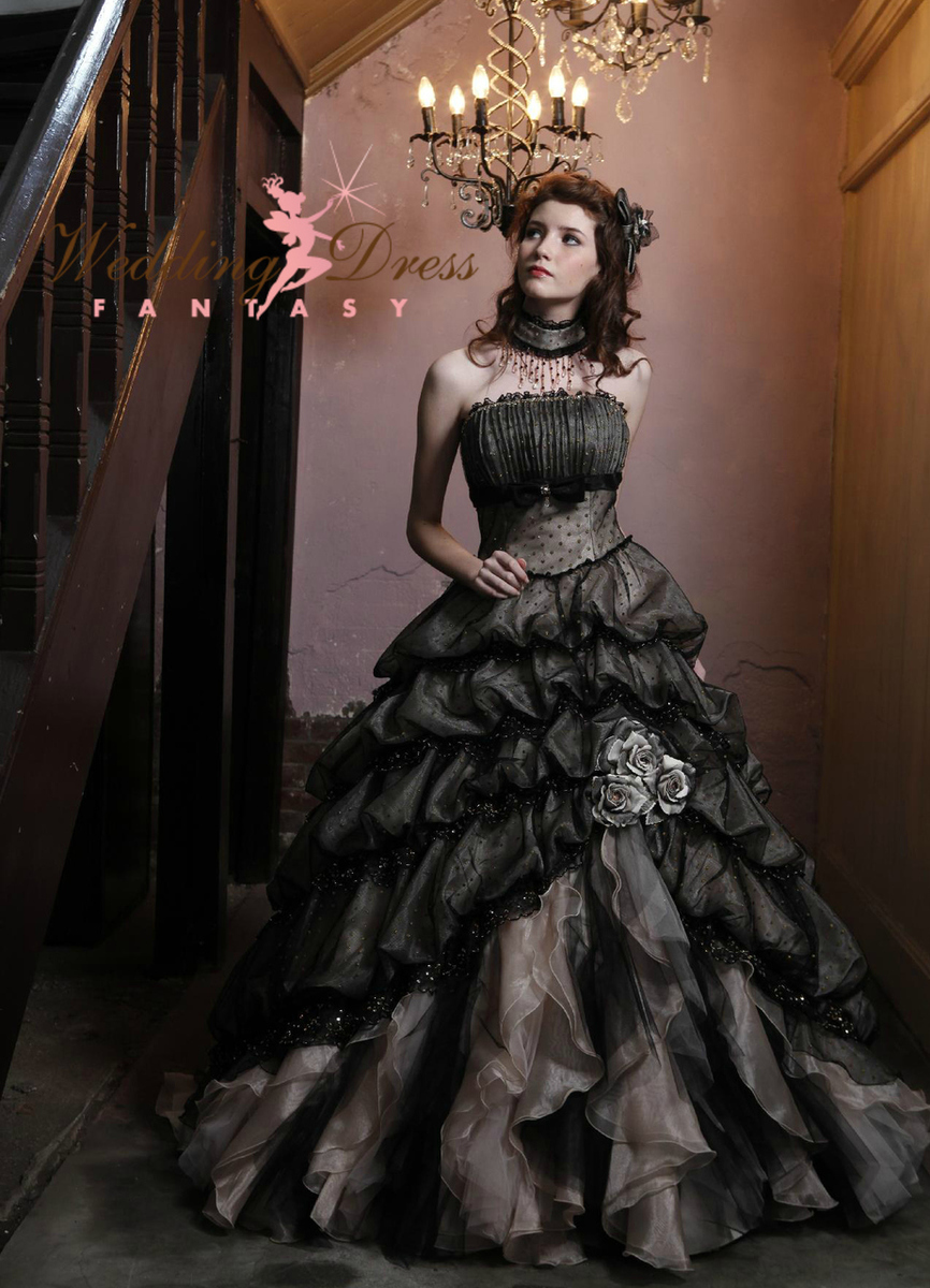 18 Non-traditional Black Gothic Wedding Dresses to Love