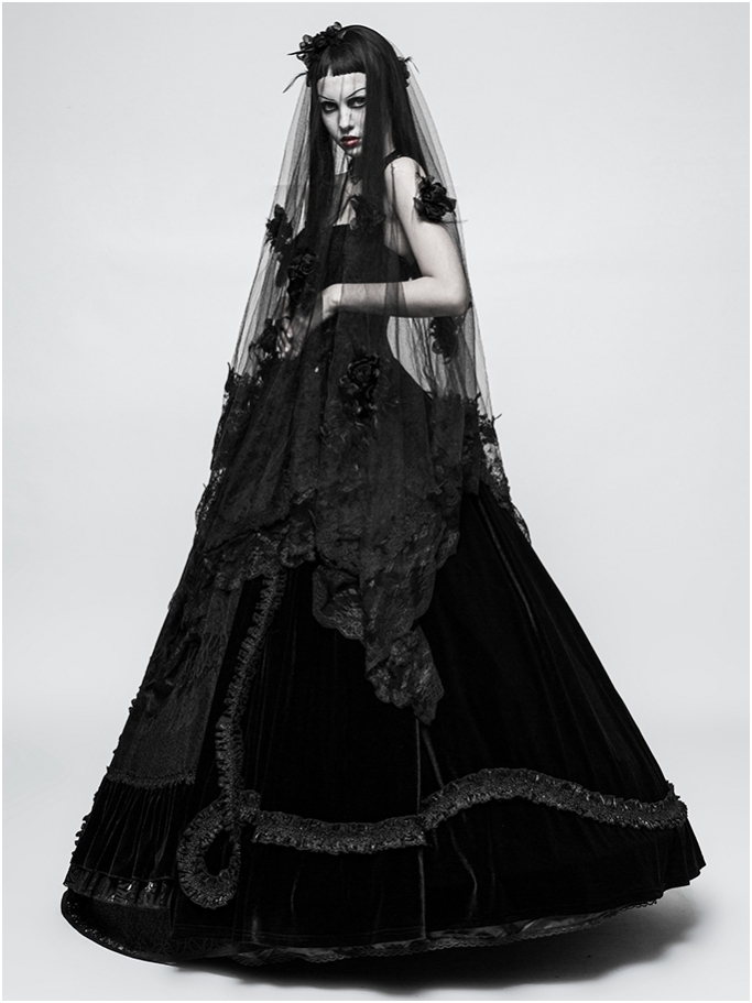 18 Non Traditional Black Gothic Wedding Dresses To Love 009