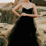 18 Non-traditional Black Gothic Wedding Dresses to Love-014
