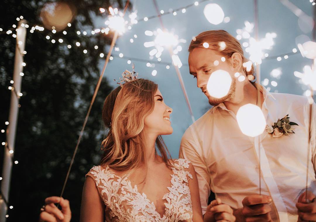 20 Magical Wedding Sparkler Send-Offs for Your Wedding 20 Magical Wedding Sparkler Send-Offs for Your Wedding