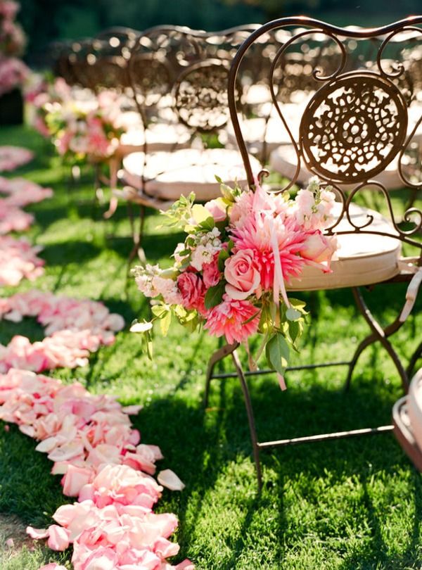 20 Must-have Wedding Chair Decorations for Ceremony