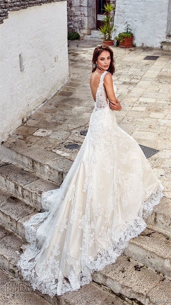 18 Sexy and Breath-taking Backless Wedding Dresses