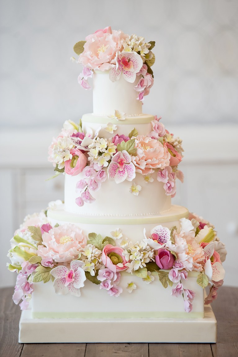  20 Most Romantic Floral Wedding Cakes You Can Imagine 