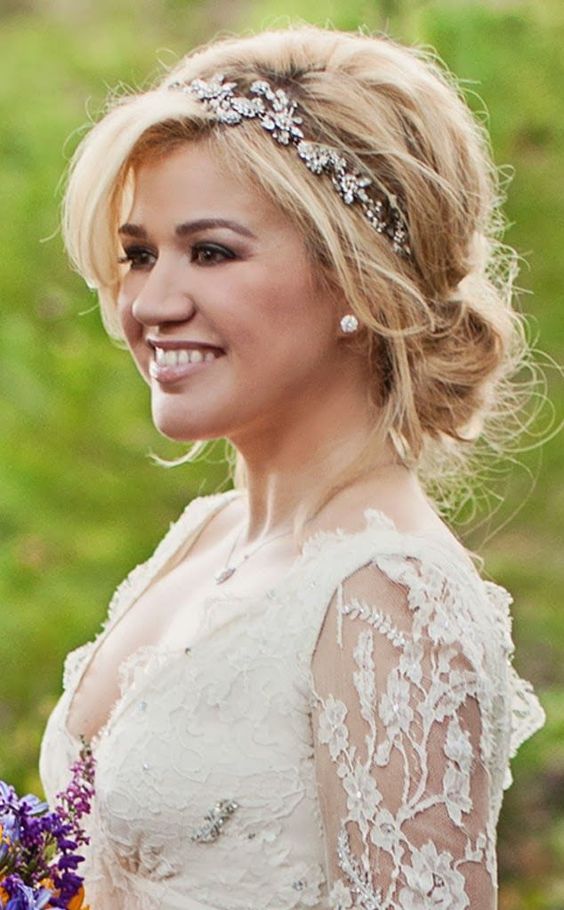 Kelly Clarkson's Wedding Hair with accessories