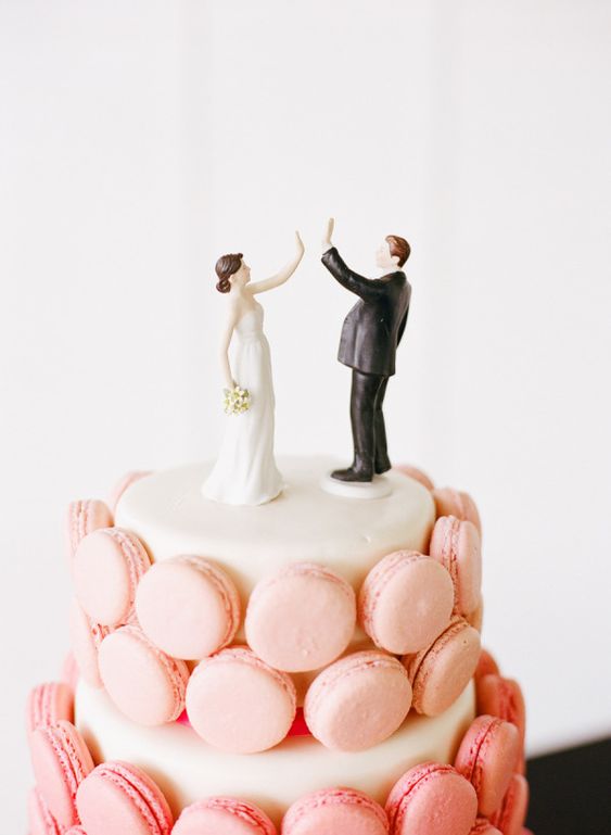 15 Funny Wedding Cake Toppers to Make Your Guests Laugh!