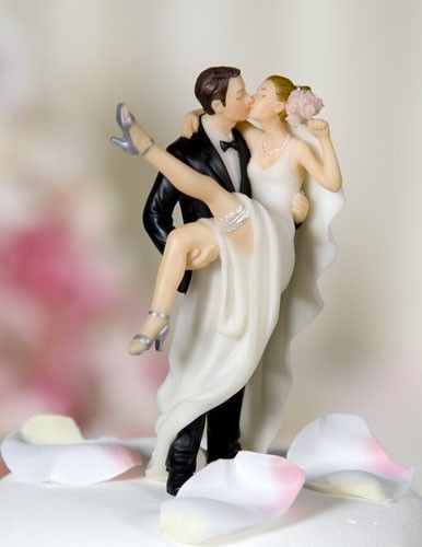 15 Funny Wedding Cake Toppers to Make Your Guests Laugh!