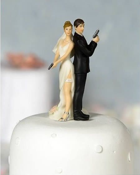 15 Funny Wedding Cake Toppers to Make Your Guests Laugh!