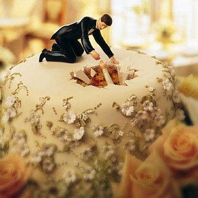 15 Funny Wedding Cake Toppers to Make Your Guests Laugh!