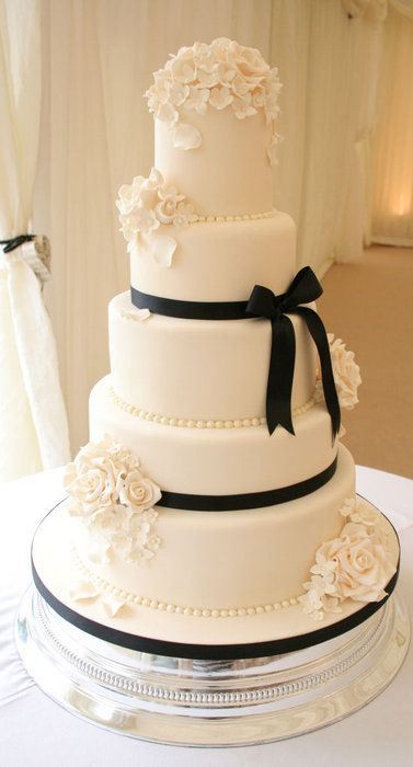  Black And White Wedding Cake 