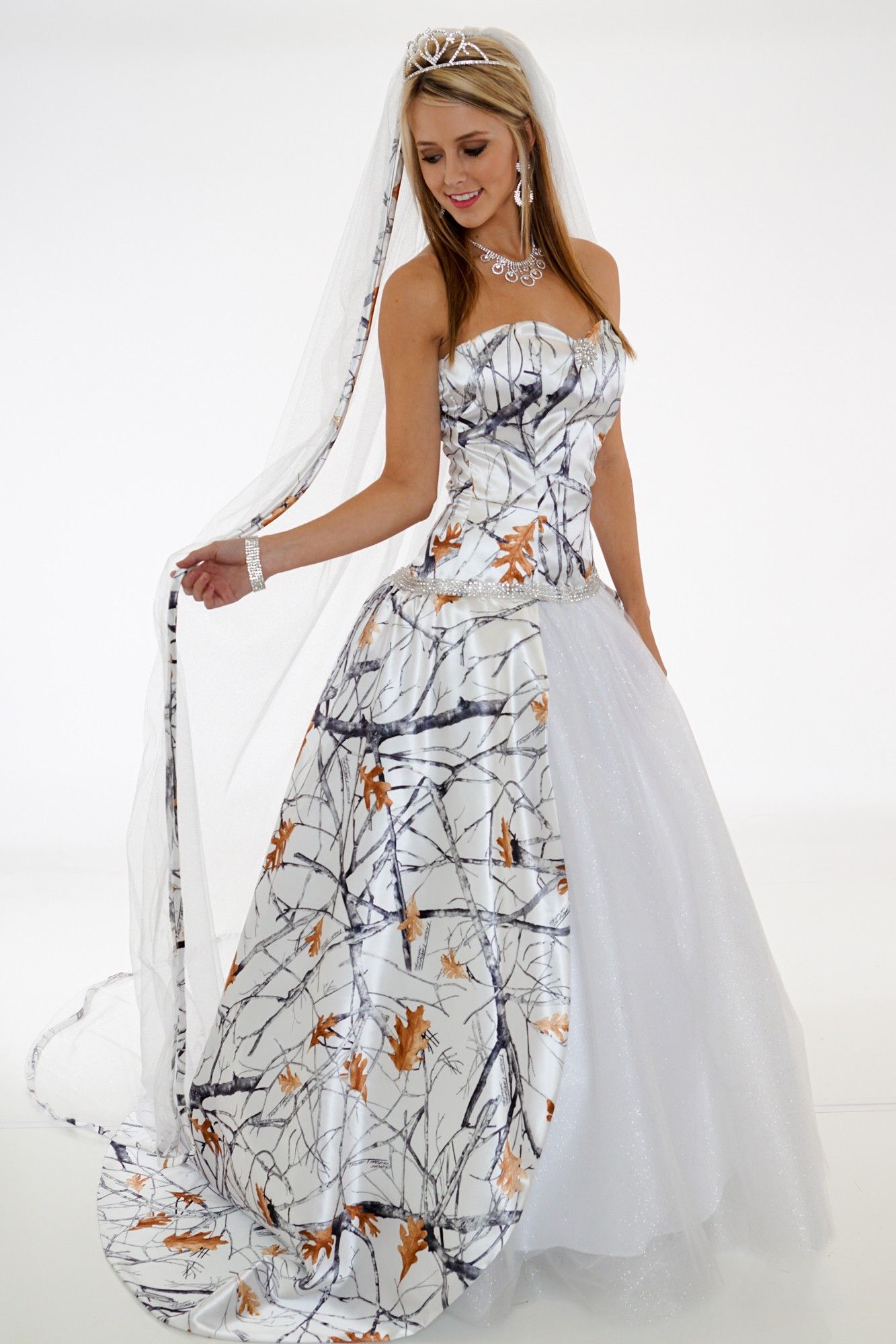  Camo Wedding Dresses with Veil 