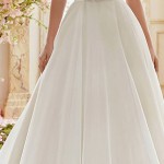 Flattering Wedding Dresses That Complete Your Bridal Look