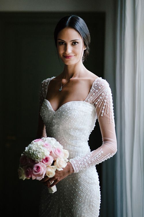 Flattering Wedding Dresses That Complete Your Bridal Look
