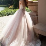 How to Choose Amazing Beach Wedding Dresses01